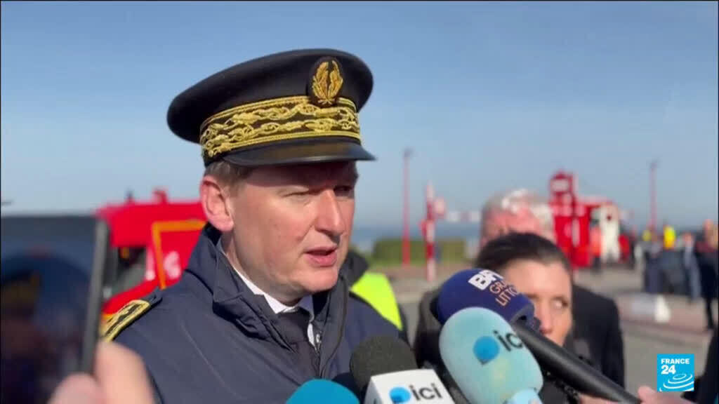 Video thumbnail for Four migrants die trying to cross Channel to England