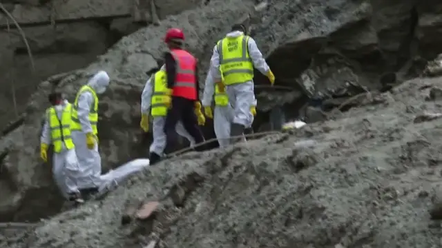 Video thumbnail for Nepal floods: The challenge of identifying victims buried under silt