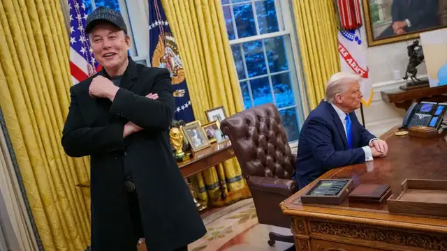 Video thumbnail for Supreme Court Takes Up Fight Over Musk’s DOGE Records