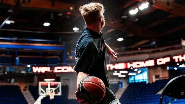 Video thumbnail for Farthest basketball bounce shot  30.01 metres by Tristan Jass