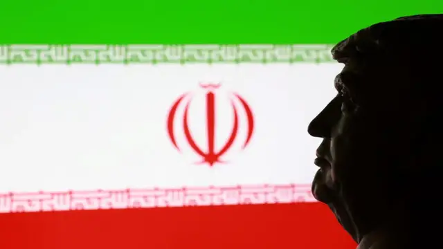 Video thumbnail for Donald Trump threatens 25 percent tariffs for Iranian trade partners