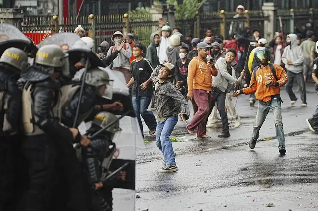 'Video thumbnail for Indonesians Rise Up: Anger Over Lawmakers’ Perks Amid Economic Hardship'
