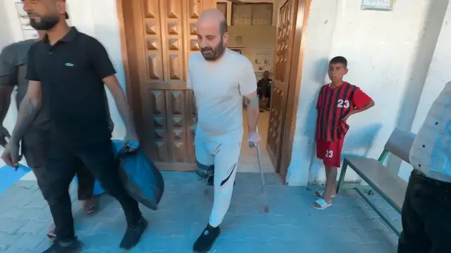 Video thumbnail for Israel releases seven more Palestinian detainees.