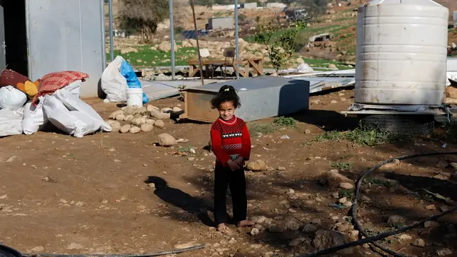 Video thumbnail for Israeli settlers forcibly displacing largest Palestinian Bedouin village