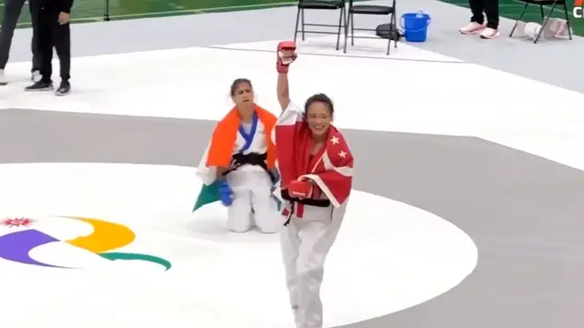 Video thumbnail for Indian MMA fighter refuses handshake after Asian Games ‘defeat’
