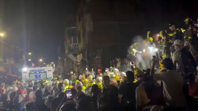 Video thumbnail for Colombia: Rescuers pull child from rubble in Pereira as cheers erupt.