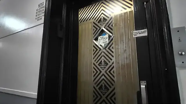 Video thumbnail for 86-year-old woman says broken elevator left her trapped in Morrisania apartment
