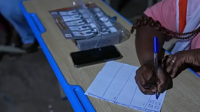 Video thumbnail for Ivory Coast: Ruling party tightens grip on parliament