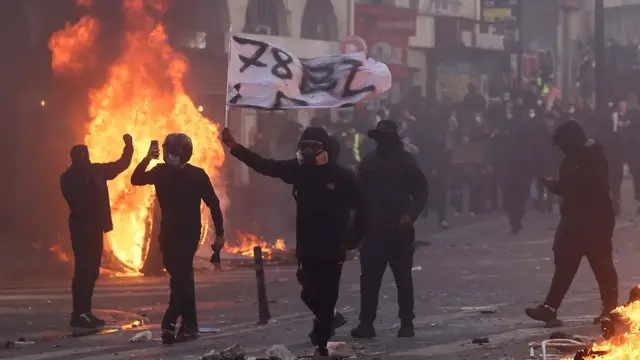 Video thumbnail for Police confront protesters in Paris: 100 demonstrators arrested in France's capital