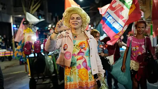 Video thumbnail for Brazil candidates make final campaign push ahead of presidential runoff