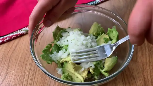 'Video thumbnail for How To Stop Your Guacamole From Turning Brown _ Allrecipes(720P_HD)'