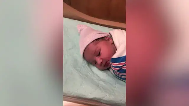 Video thumbnail for Mom Who Suffered Kidney Failure In Childbirth Finally Meets Adopted Second Child | Happily TV