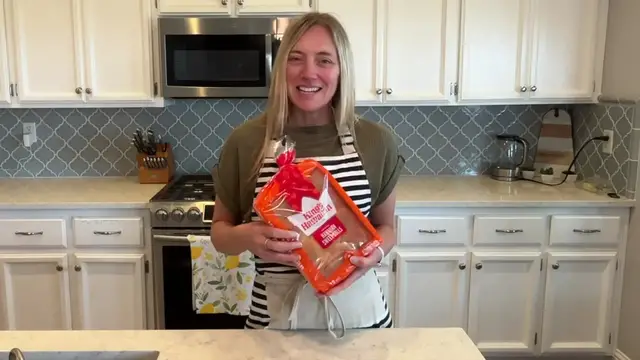 Video thumbnail for 5 Easy Hawaiian Roll Sliders You Need to Try   Molly Purcell   Molly Makes It Easy(720P HD)