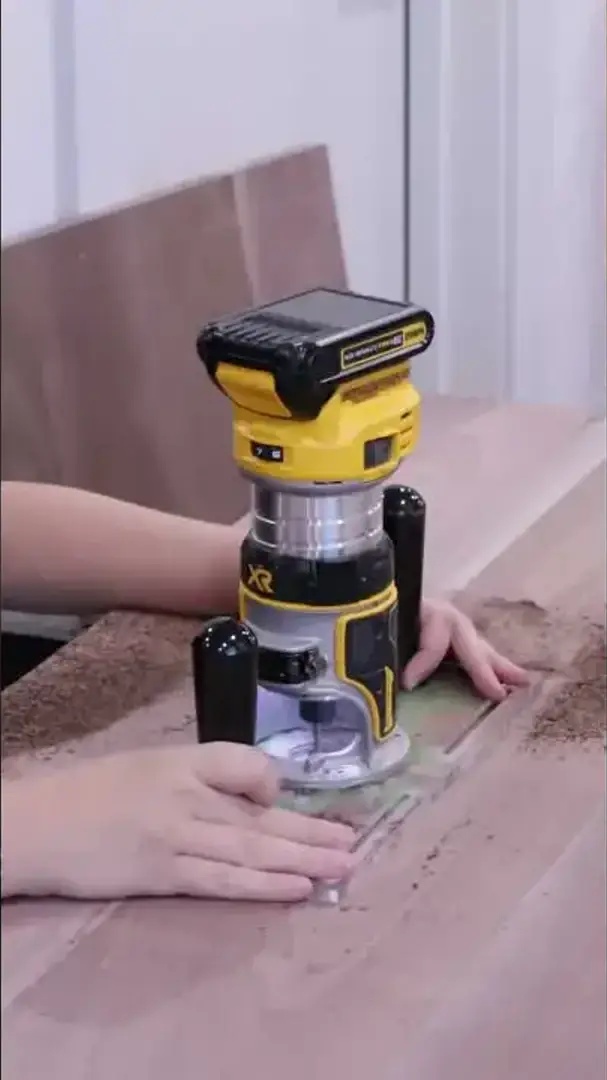 Video thumbnail for Hiding a knot with a geometric inlay… next time I’ll put tape down before using the marking knife!