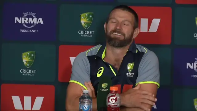 Video thumbnail for Neser praises Starc after Australia take command in Brisbane