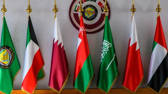 Video thumbnail for Gulf Cooperation Council meets in Bahrain: Leaders to discuss security and economic cooperation