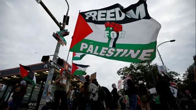 Video thumbnail for Pro-Palestine protesters demonstrate outside Ed Sheeran concert