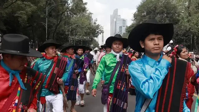 Video thumbnail for Mexico: Mexico City celebrates ‘Mega Calenda’ parade.