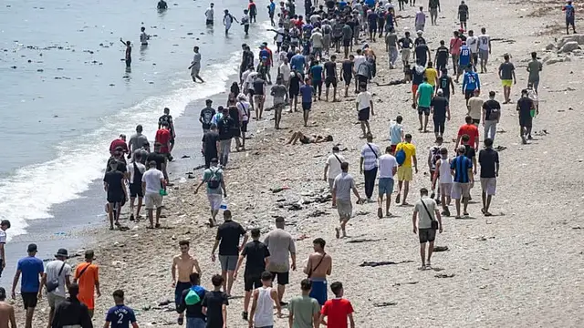 Video thumbnail for Ceuta: Madrid takes preventie measures amid migration calls