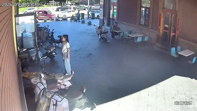 Video thumbnail for Pastries Slide Off Rack Outside Store in Liaoning, China