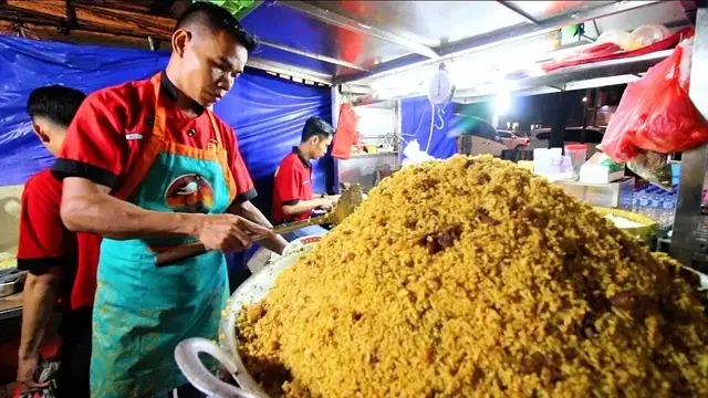 'Video thumbnail for Indonesian Street Food - HUGE Indonesian Goat Fried Rice | CRAZY Street Food in Jakarta, Indonesia'