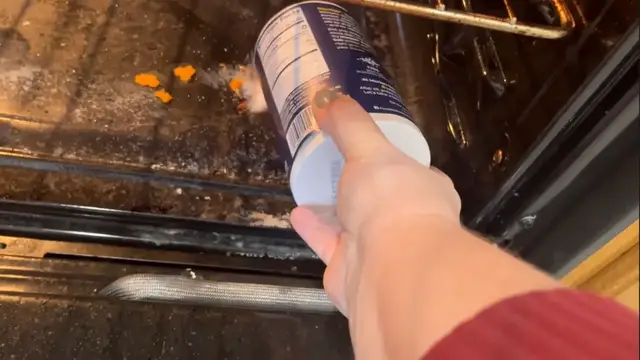 Video thumbnail for Pour salt into your oven (GENIUS!)