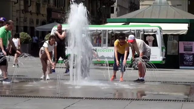Video thumbnail for Europe heatwave scorches cities and wildlife