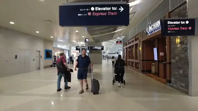 Video thumbnail for Detroit Airport Connection Flight DTW Tour