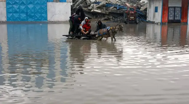 Video thumbnail for Gaza residents struggle in floodwaters as heavy rain worsens winter misery