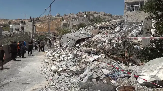 Video thumbnail for Israeli forces demolish Palestinian building in east Jerusalem.