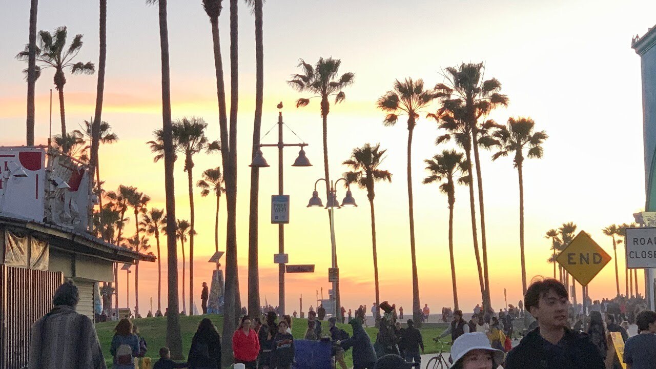 Video thumbnail for Compare Living in Phoenix VS Los Angeles