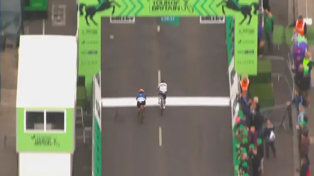 Video thumbnail for Le Court outsprints Faulkner to win Tour of Britain Stage 1
