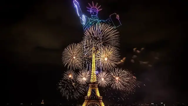 Video thumbnail for Spectacular drones and fireworks illuminate Eiffel Tower ahead of Bastille Day