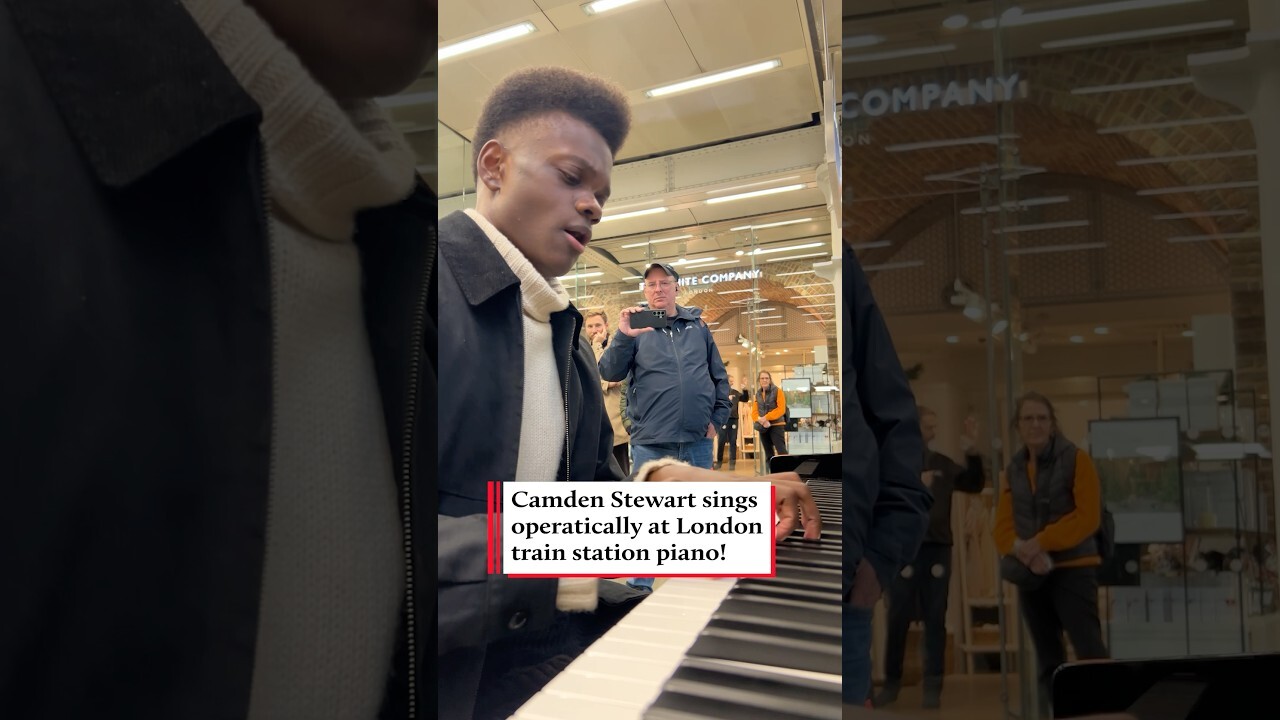Video thumbnail for Viral pianist sings operatically at public piano