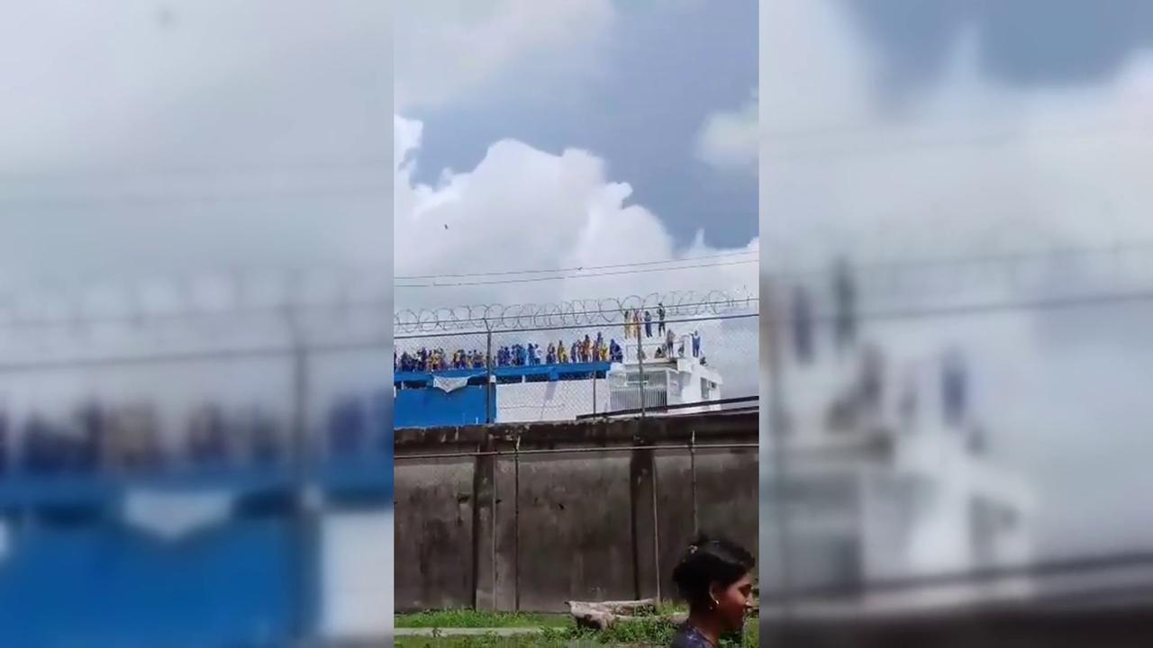 Video thumbnail for Venezuela: Inmates Occupy Rooftops and Burn Mattresses During Venezuelan Prison Riot.