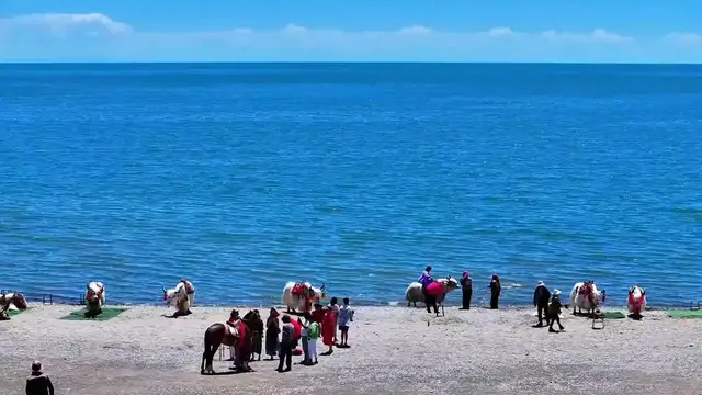 Video thumbnail for China: China launches campaign to spur summer tourism.