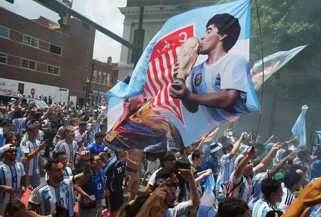 Video thumbnail for Argentina fans flood Atlanta ahead of England World Cup match