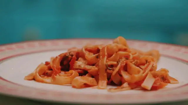 'Video thumbnail for Chicken Alfredo Pasta - American Classic Recipe Idea'