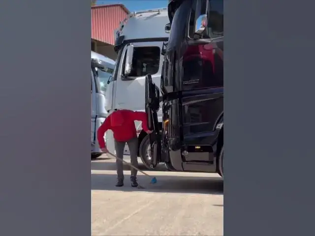 Video thumbnail for A nice gesture from the truck driver