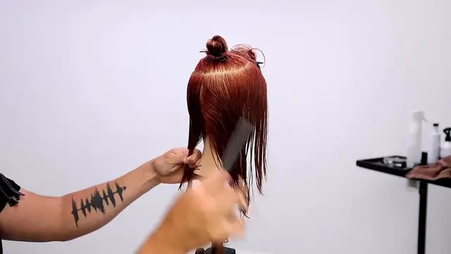 Video thumbnail for How To Cut a Textured Blunt Bob Pro Hair Tutorial