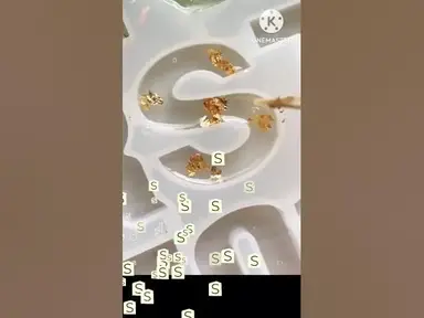 'Video thumbnail for S alphabet Resin keychain||Resin art bnane ka tarika #resinart #shorts #ytshorts @busymomcraft'