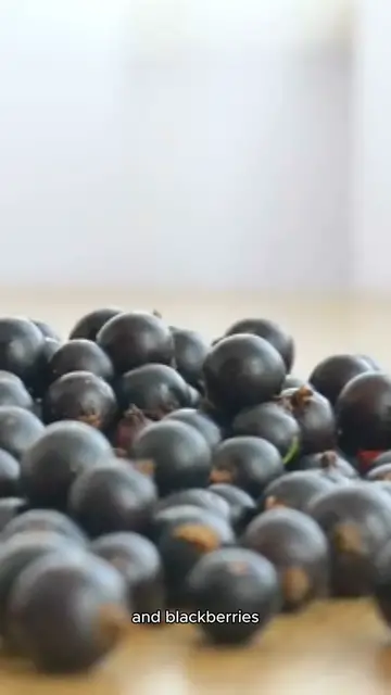 Video thumbnail for berry crumble recipe