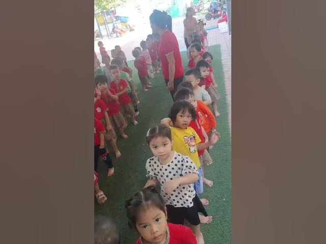 Video thumbnail for Lâm xếp hàng