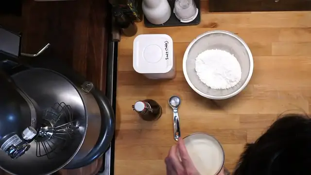 Video thumbnail for Whipped Cream Made the Right Way – Easy  Fluffy  Bakery Style Results(720P 60FPS)