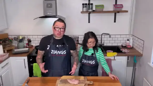'Video thumbnail for How Chinese Chefs Cook Crispy Shredded Chilli Chicken Mum and Son Professional Chefs Cook(720P HD)'