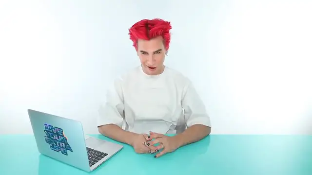 Video thumbnail for Hairdresser Reacts To People Dying The Under-layer Of Their Hair