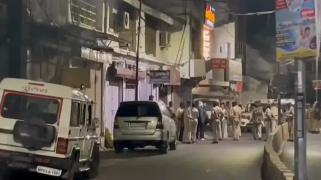 Video thumbnail for Jabalpur News : NIA ने ISIS गतिविधियों में लिप्त युवक को किया गिरफ्तार, मुस्लिम युवकों का करता था ब्रेन बॉश