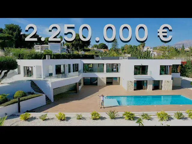 Video thumbnail for Inside a 2.250.000€  Mediterranean Villa with Large Garden and MOUNTAIN & SEA VIEWS, SPAIN