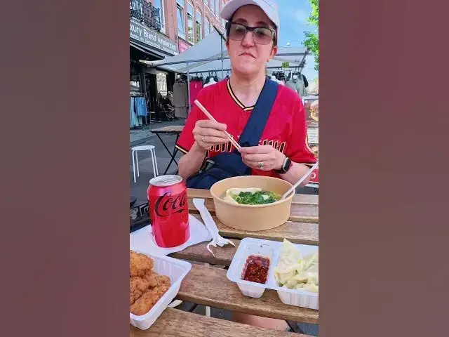 Video thumbnail for Hidden Food Gem in Amsterdam! 🍜🇳🇱