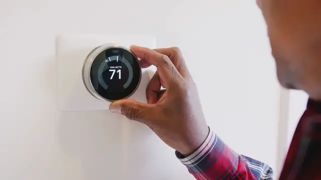 Video thumbnail for Saving Money on Your Monthly Bills